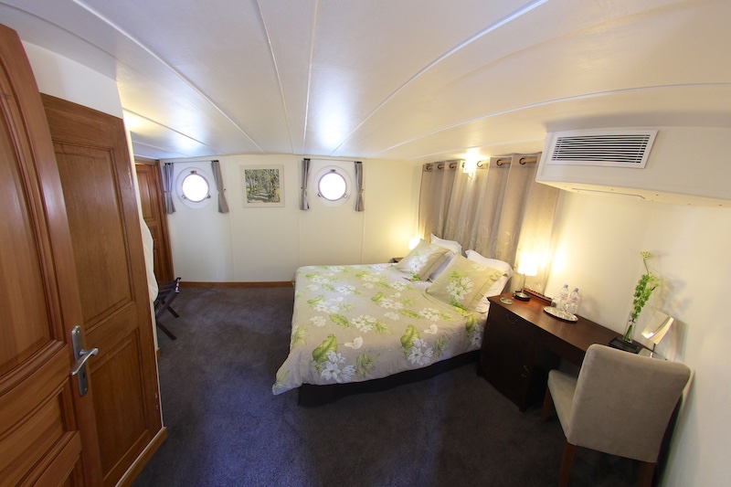  Double cabin 