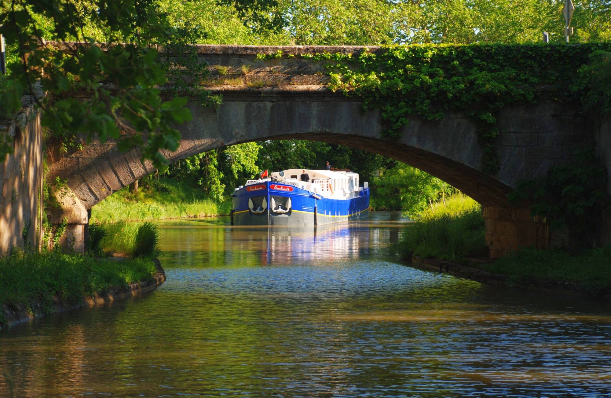 Enchante approaching a Bridge on the Canal du Midi