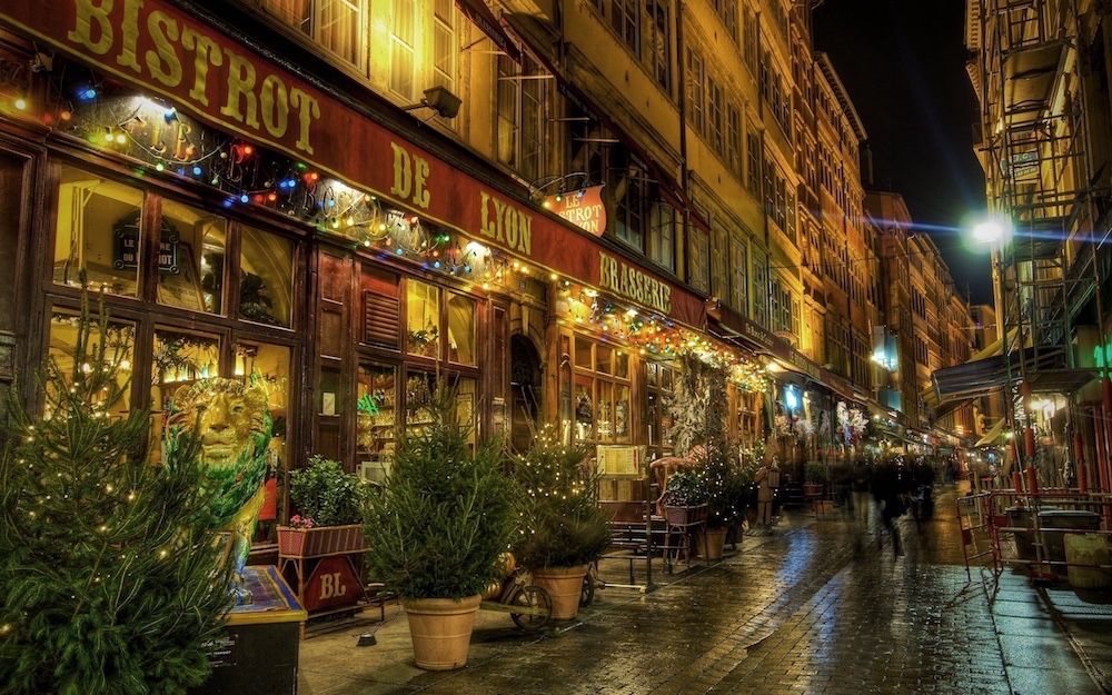  Winter night life in Lyon 